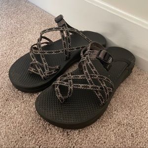CHACO ZX STRAPPY TOE LOOP JACQUARD SANDALS BLACK